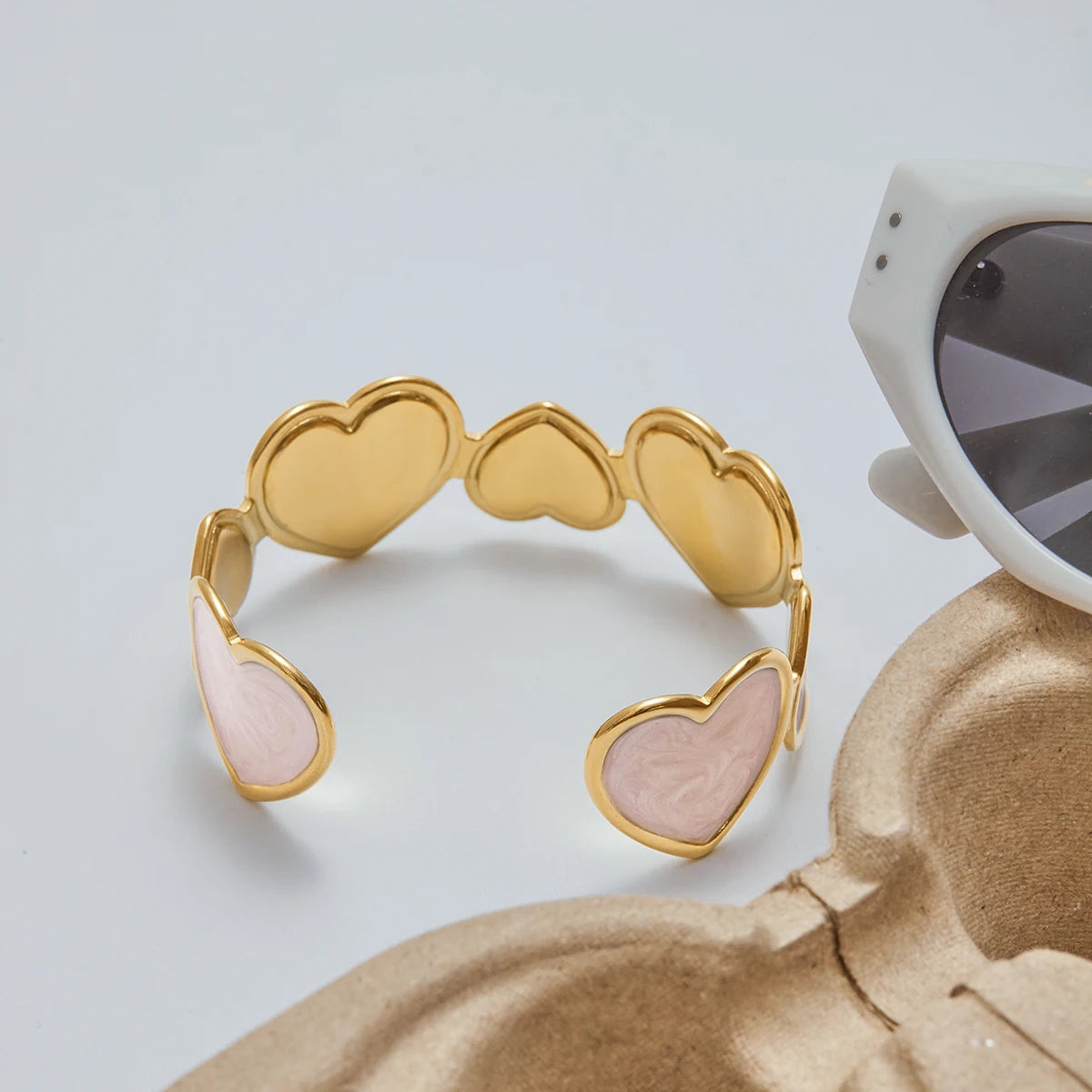 Rosehold - A pink-toned clasp on your wrist