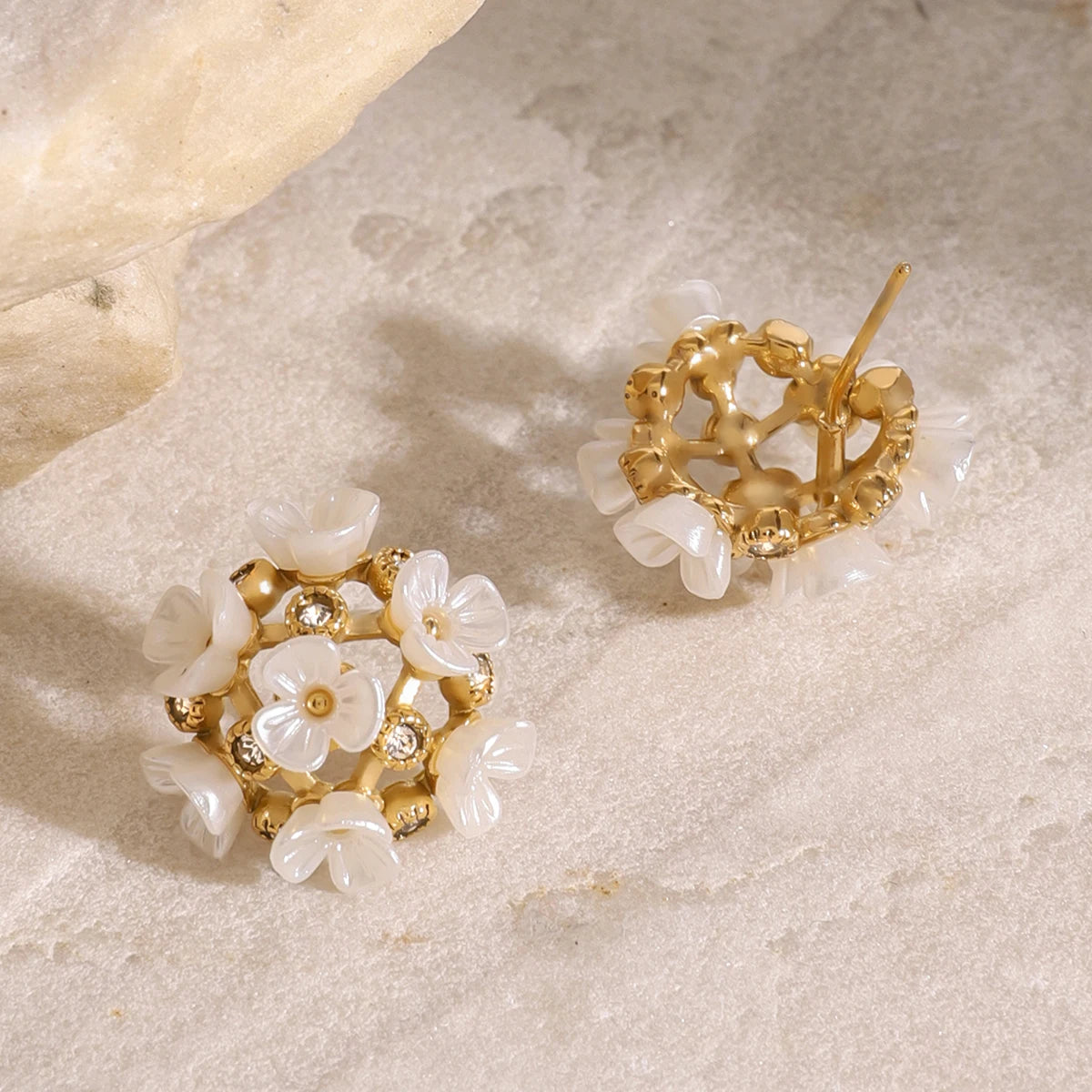 Imitation Shell White Flower Earrings