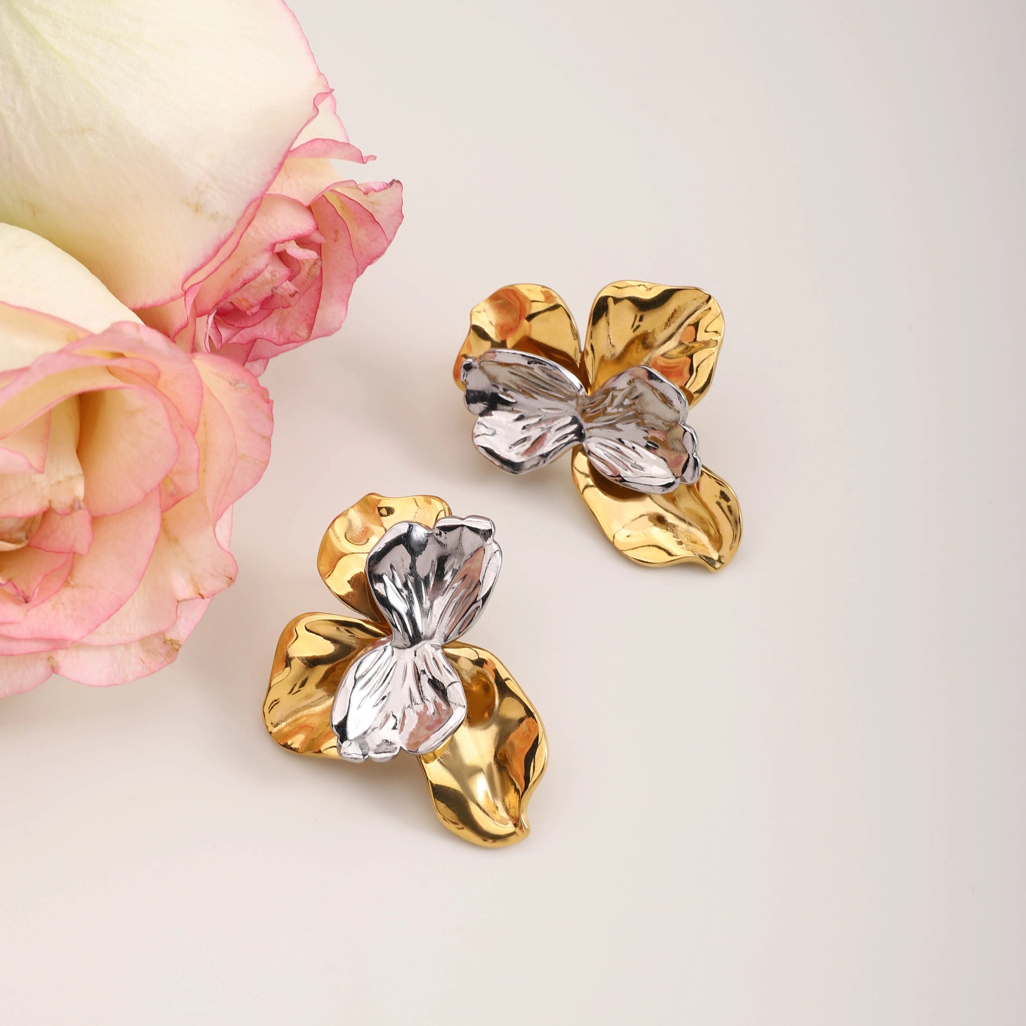Soft shine orchid stud Earrings
