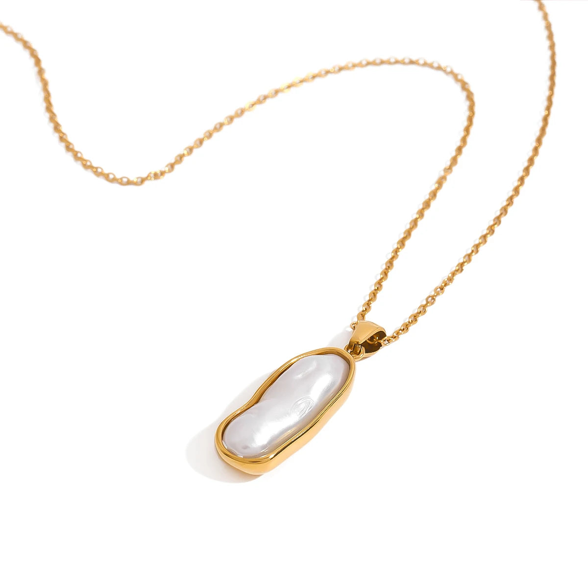 Irregular Pearl Pendant Necklace