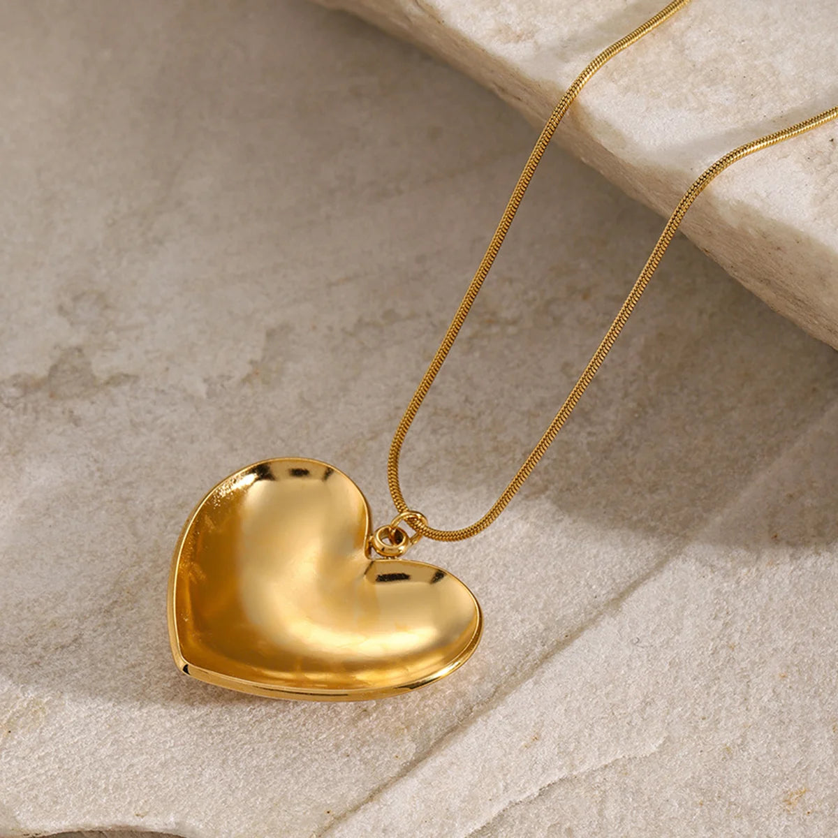 Glossy Heart Pendant Necklace