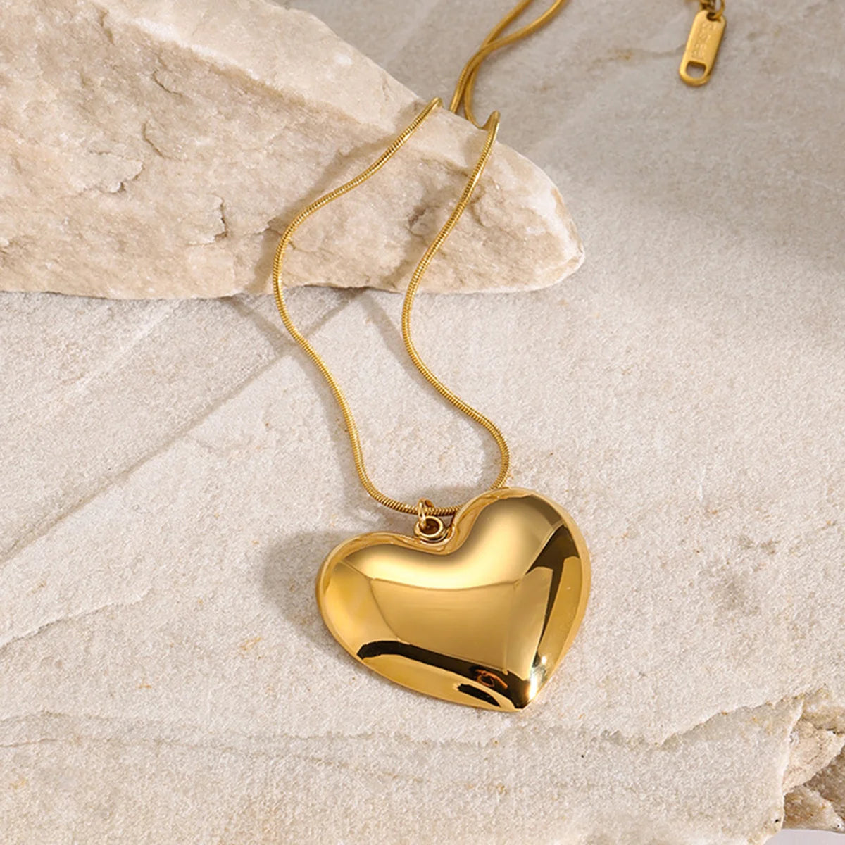 Glossy Heart Pendant Necklace