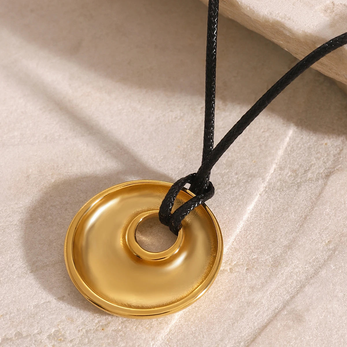 Round Hollow Pendant Necklace