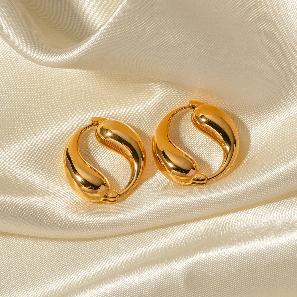 O Drip – Flowing metallic elegance Hoop Earrings