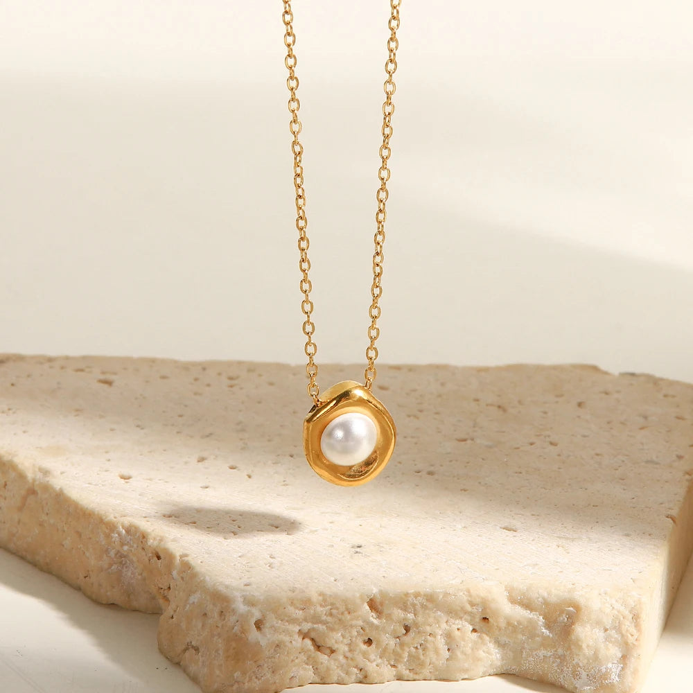 Sea-inspired classic Pearl Pendant Necklace