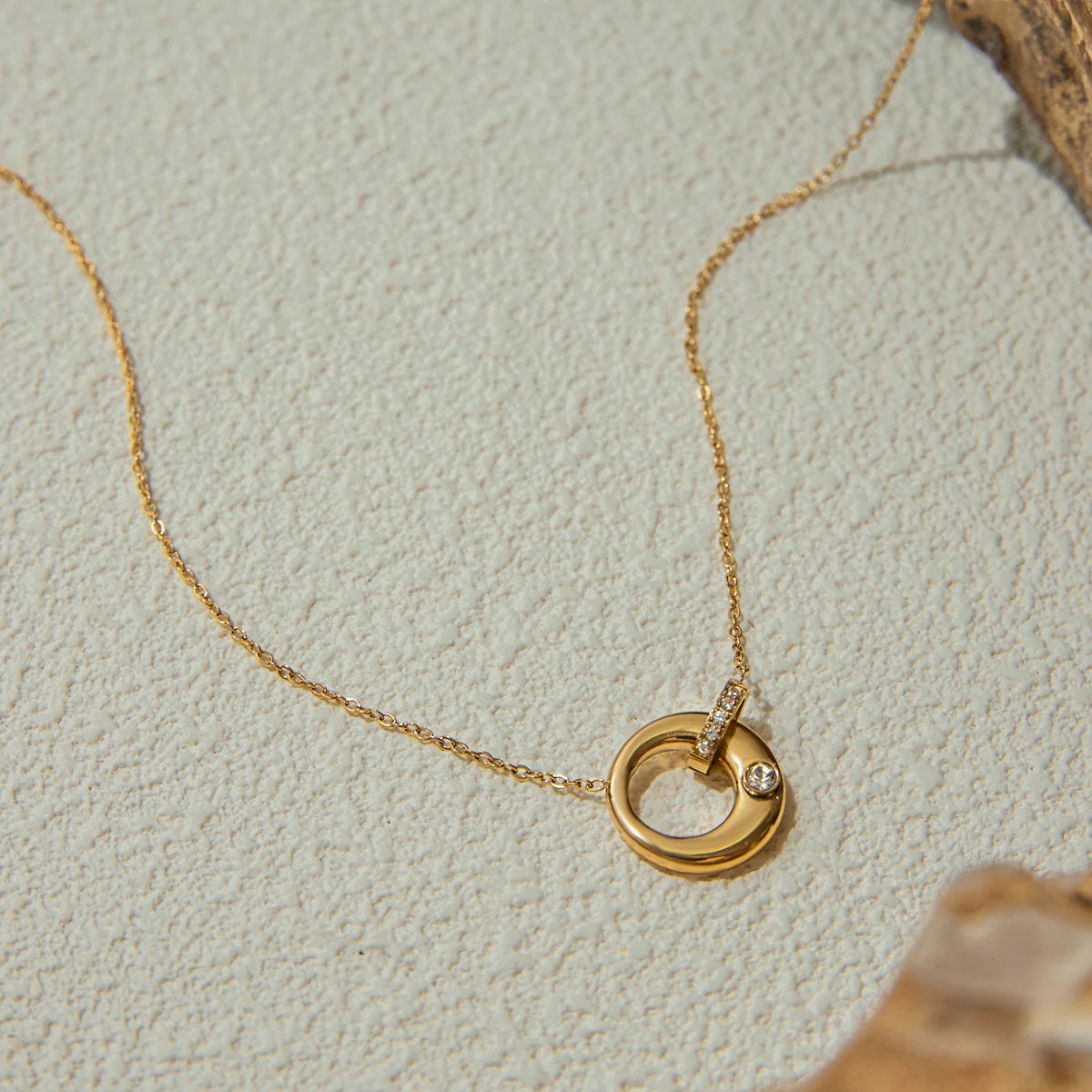 Luna Chain – Moon-inspired delicate Interlocking Pendant Necklace