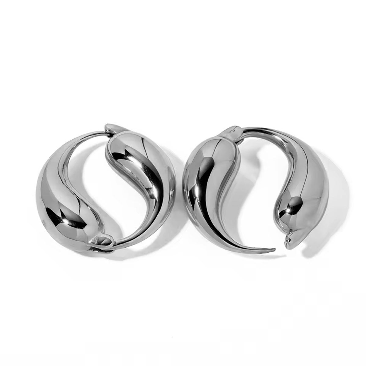 O Drip – Flowing metallic elegance Hoop Earrings